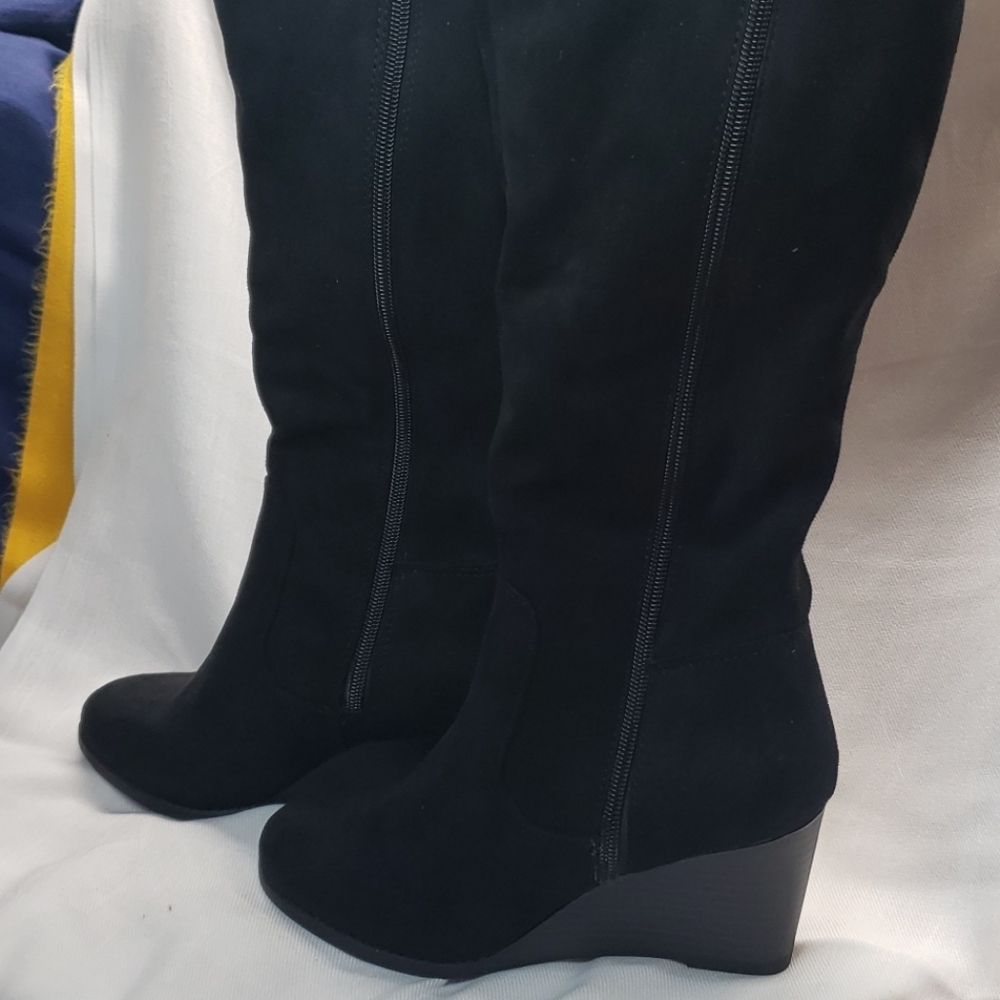 Boots - Picture 3 of 8